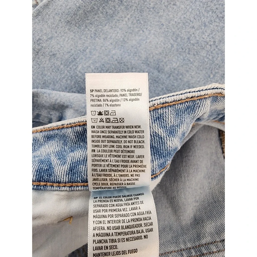 American Eagle Strigid Mom Jeans Light Wash Denim Size 10